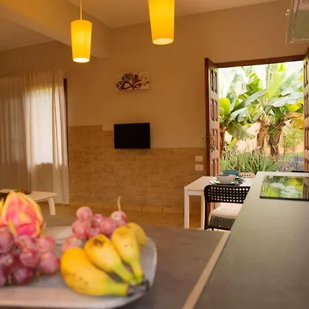 Studio With Enclosed Garden And Wifi At Bajamar 1 Km Away From The Beach * 바하마르